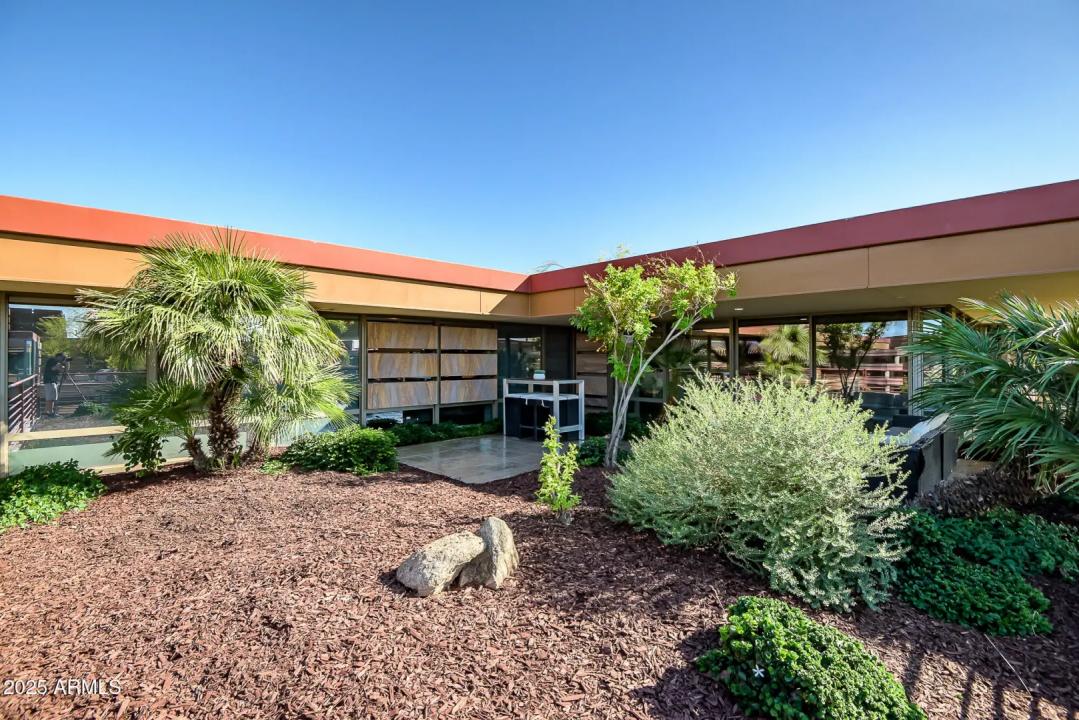 Real Estate Picture 3