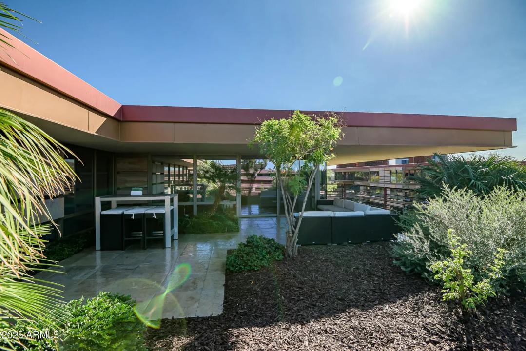 Real Estate Picture 4