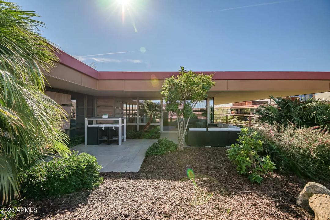 Real Estate Picture 4