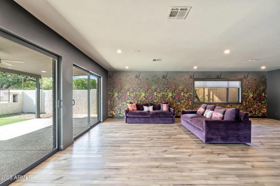 Real Estate Picture 4