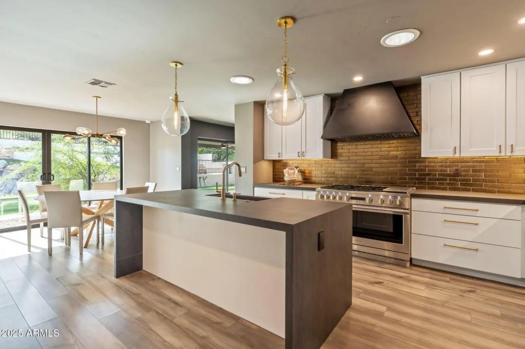 Real Estate Picture 5