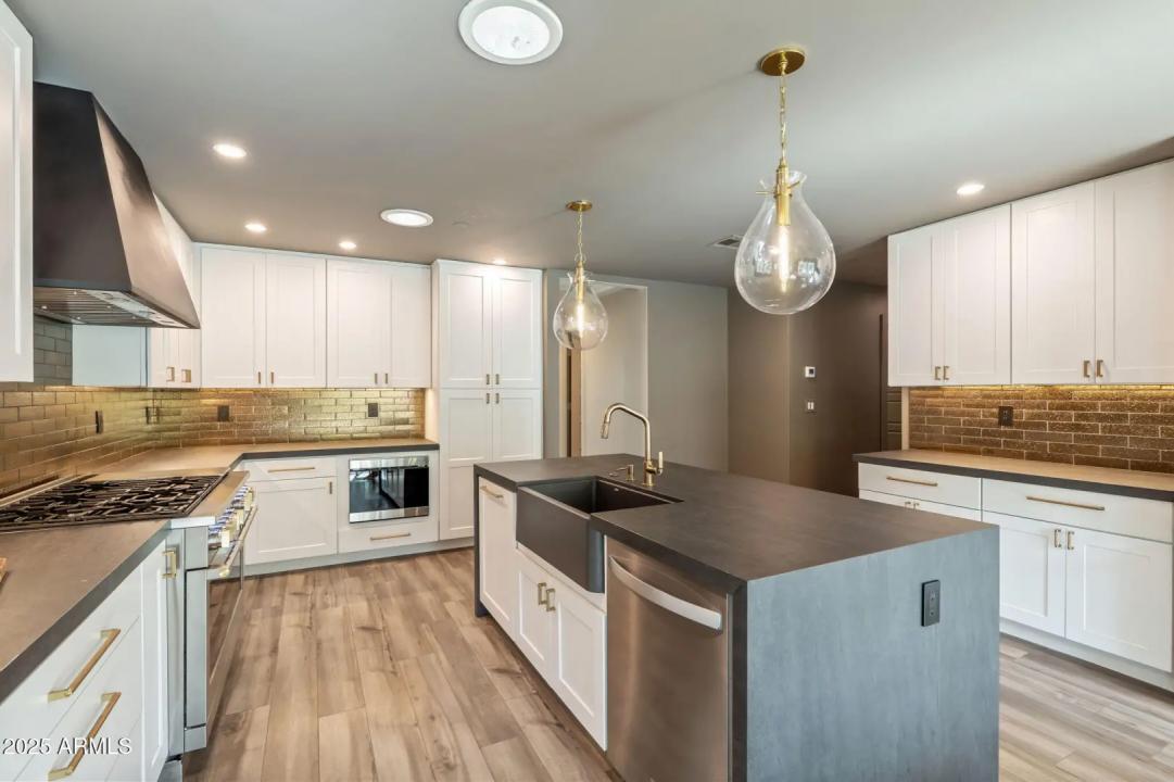 Real Estate Picture 6