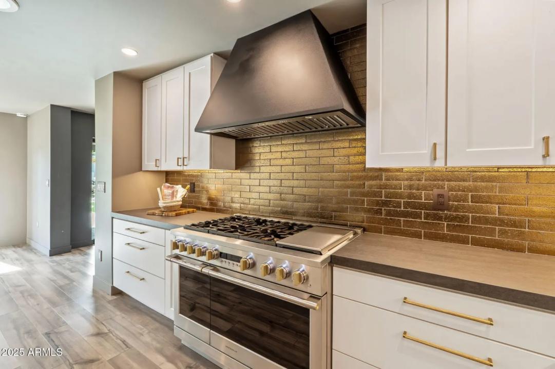 Real Estate Picture 8