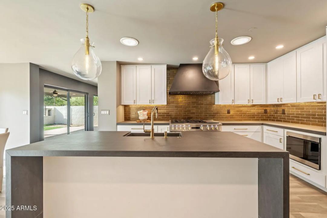 Real Estate Picture 9