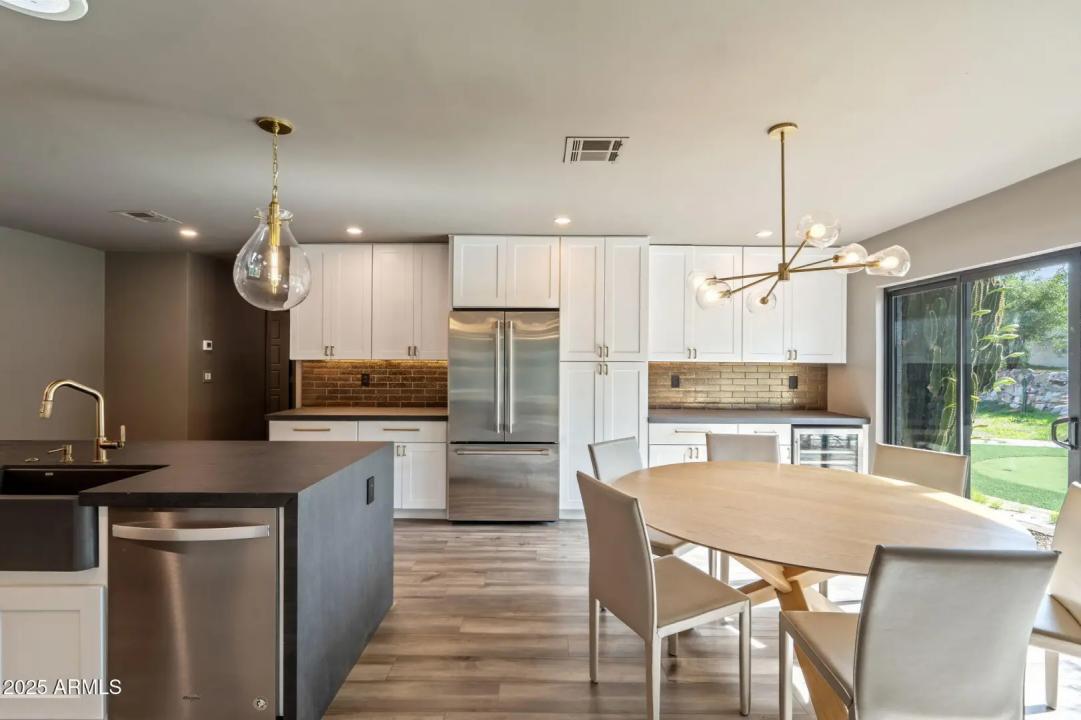 Real Estate Picture 11