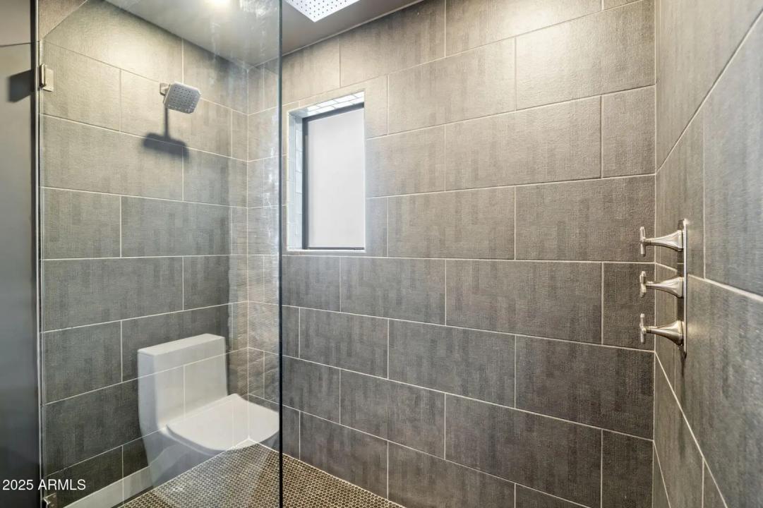 Real Estate Picture 18