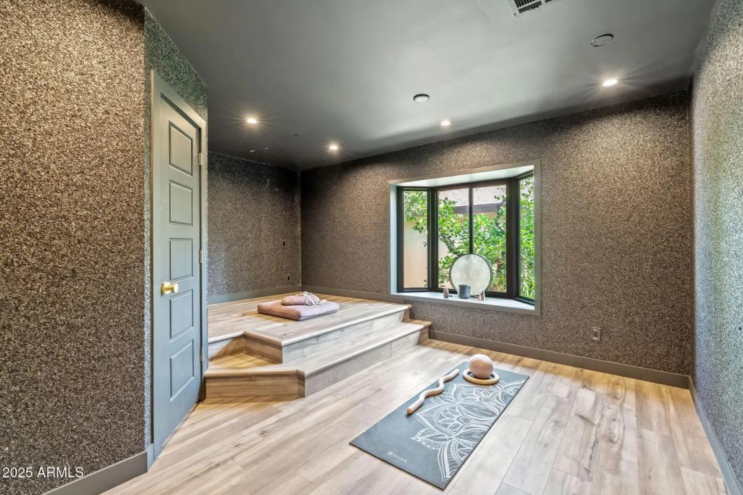 Real Estate Picture 23