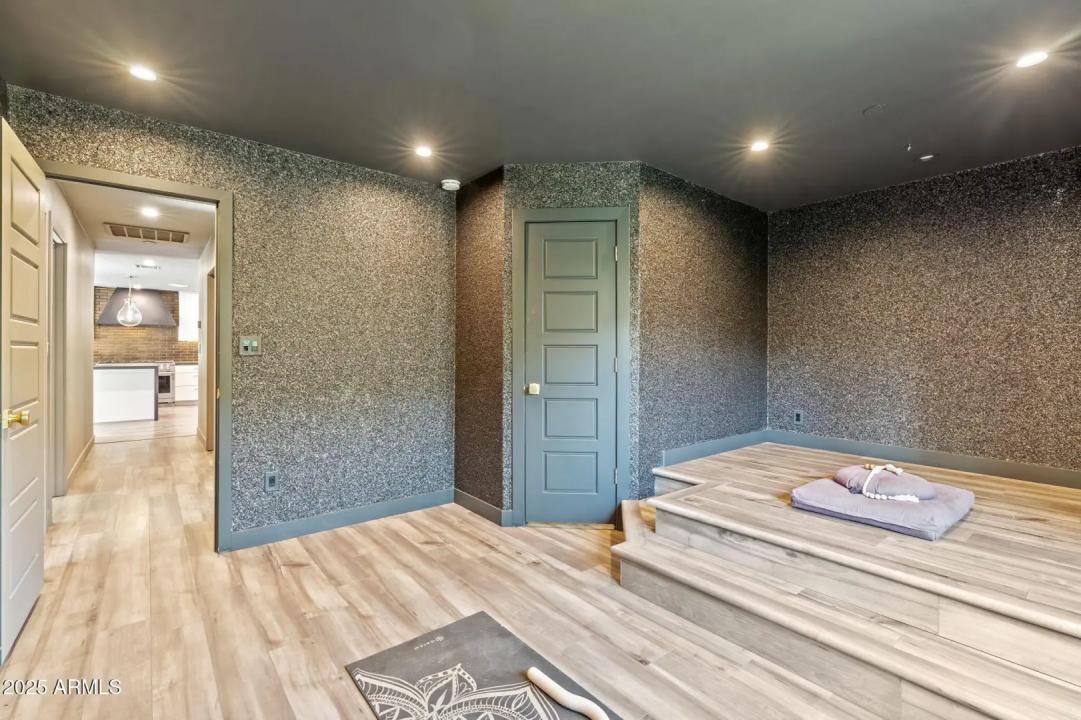 Real Estate Picture 24