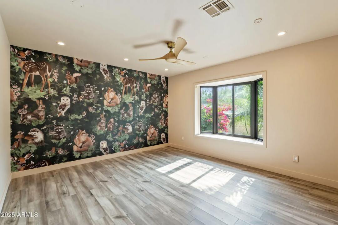 Real Estate Picture 25