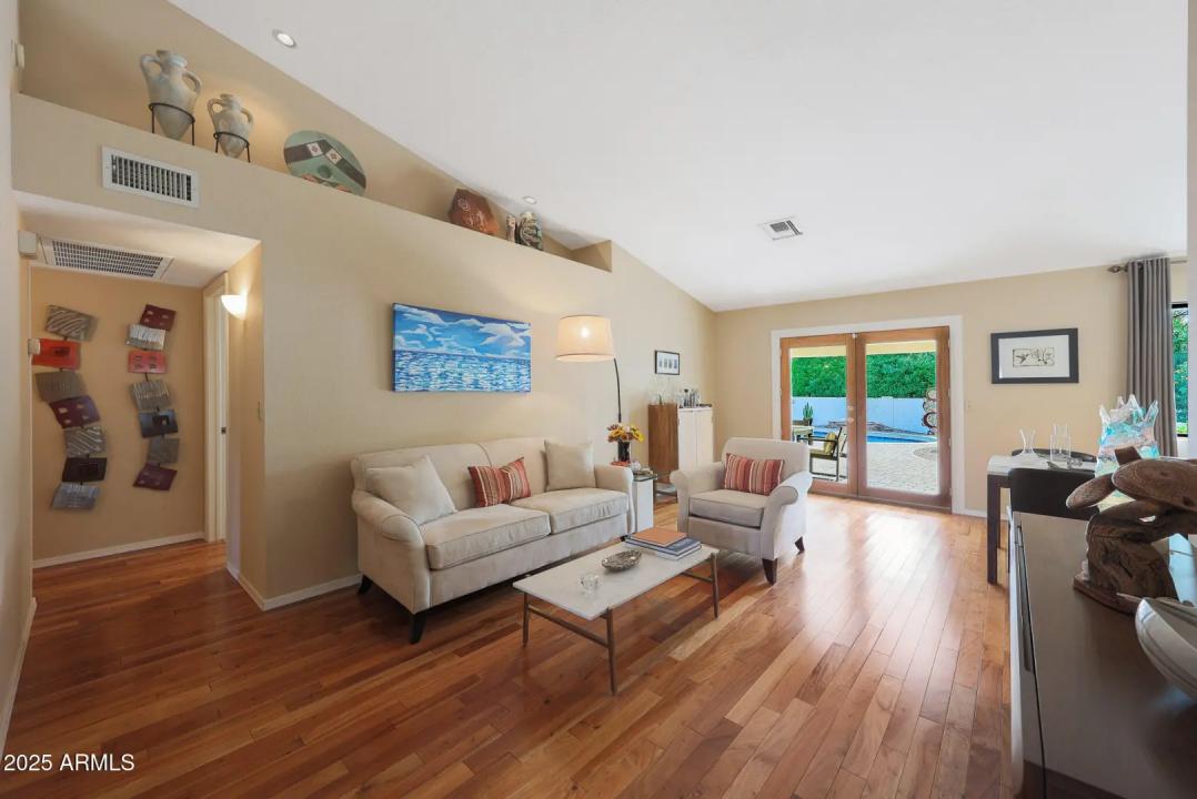 Real Estate Picture 9