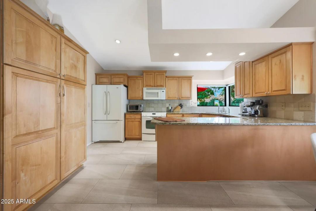 Real Estate Picture 14