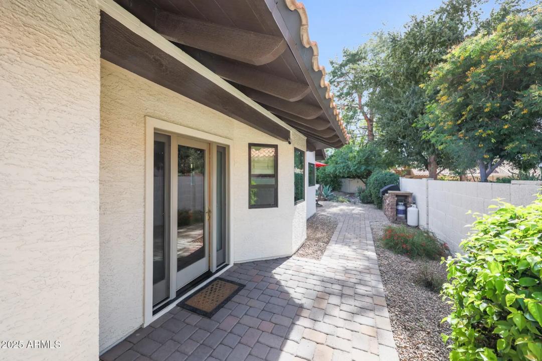 Real Estate Picture 22