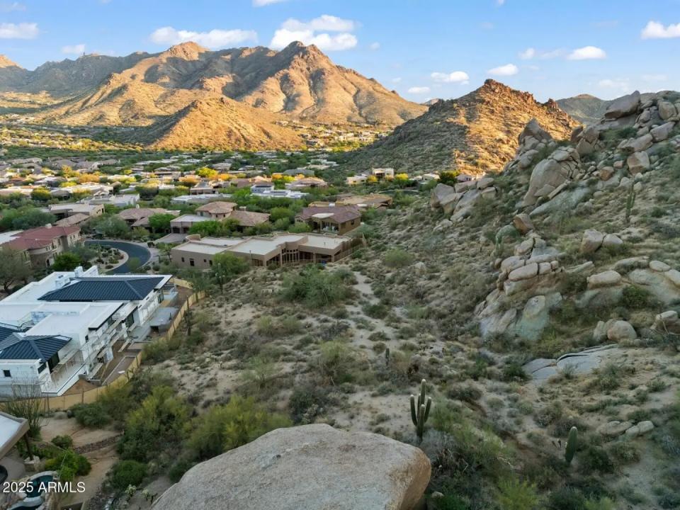 Real Estate Picture 4