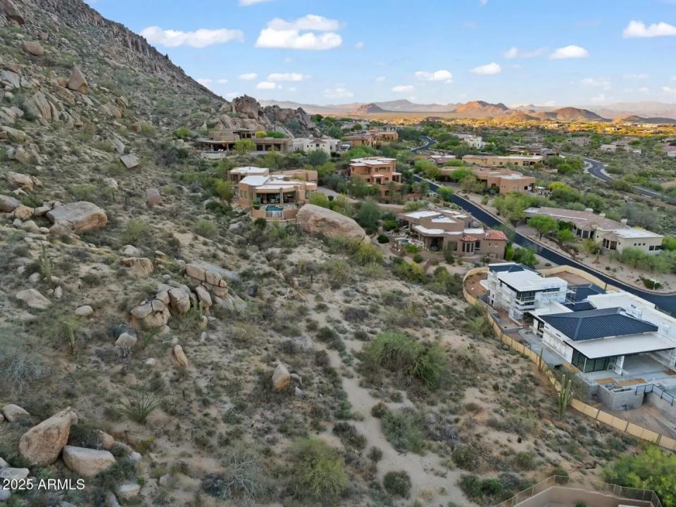 Real Estate Picture 10