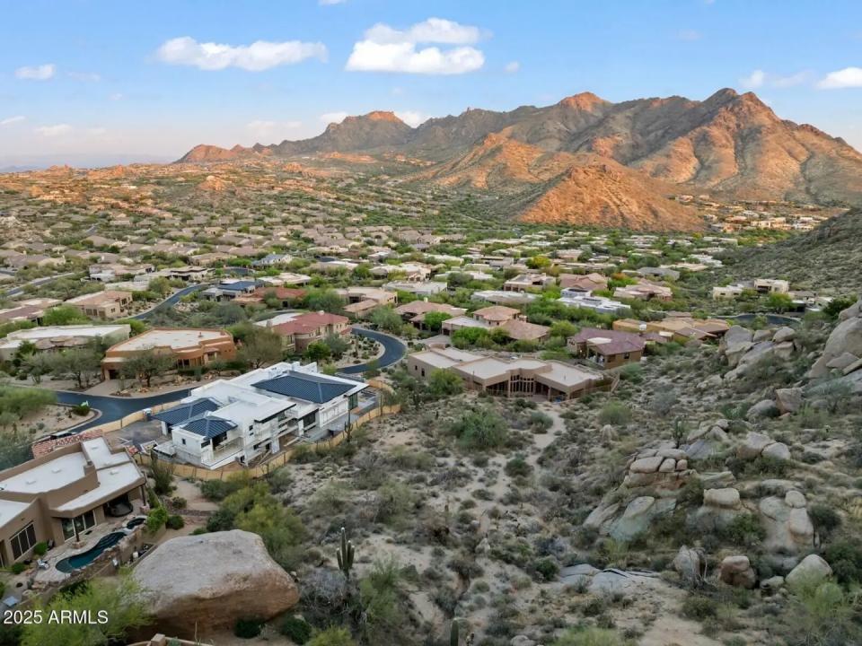 Real Estate Picture 8