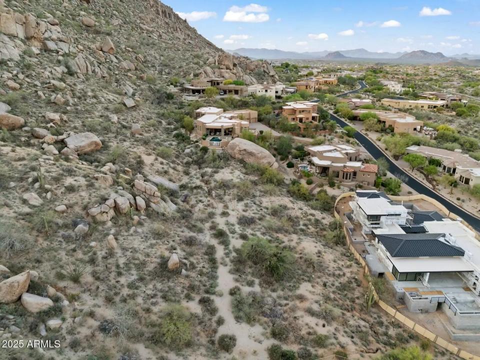 Real Estate Picture 14