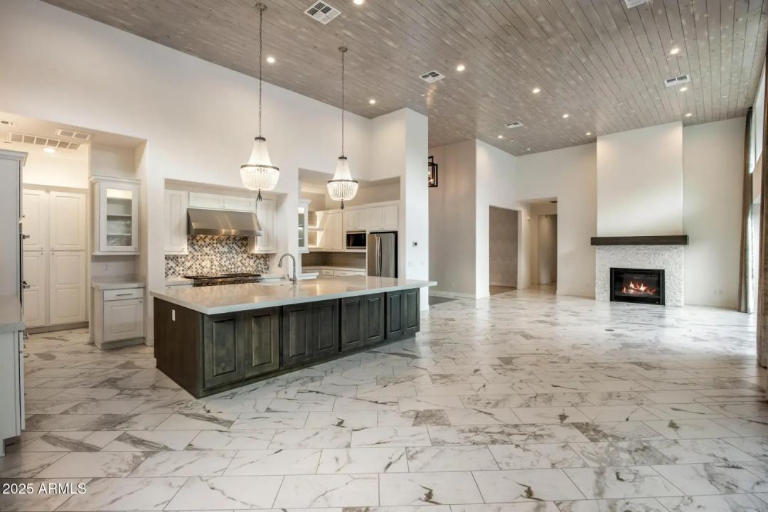 Real Estate Picture 4