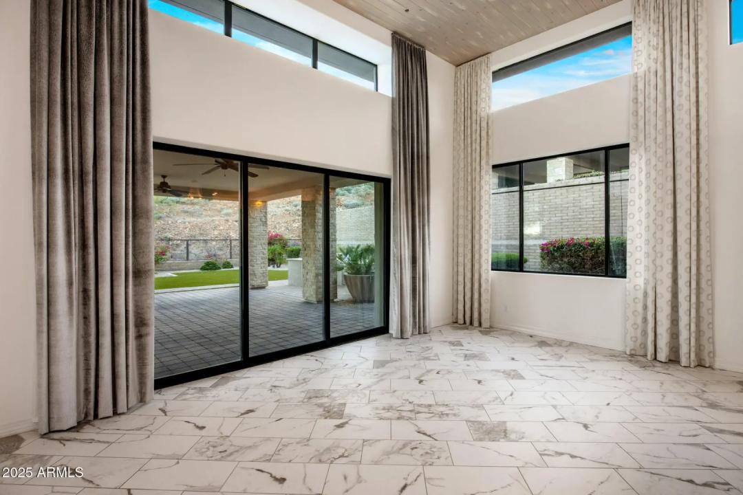 Real Estate Picture 11