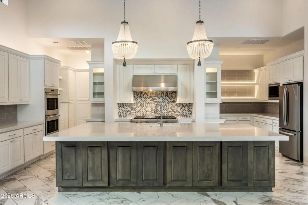 Real Estate Picture 12