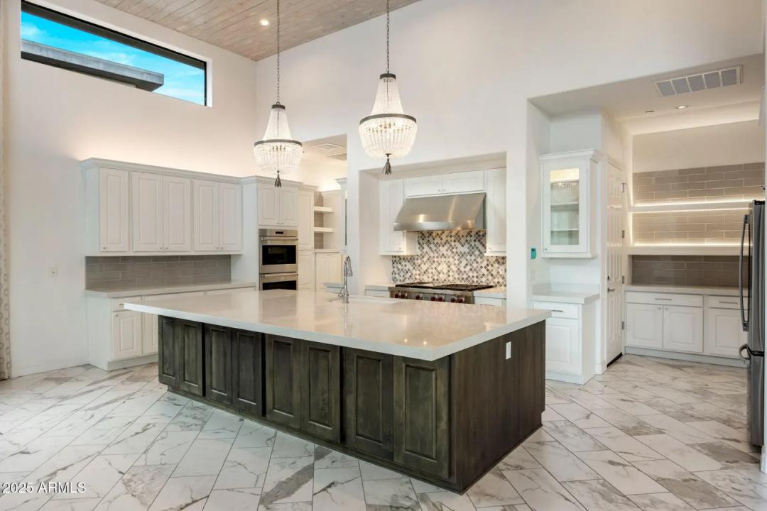 Real Estate Picture 13