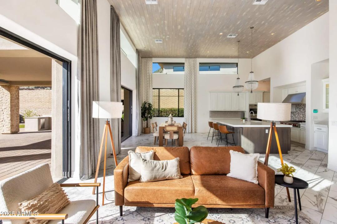 Real Estate Picture 12