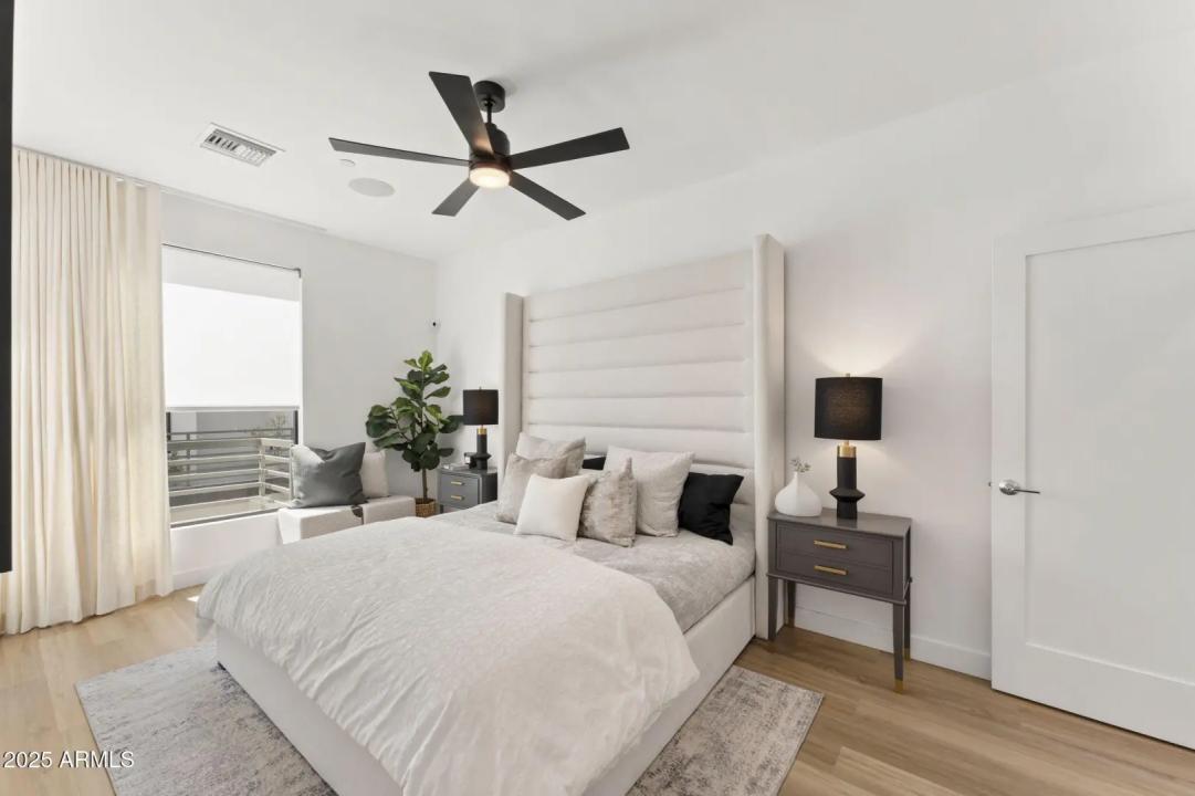 Real Estate Picture 16