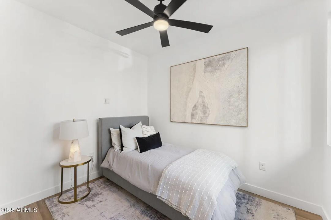 Real Estate Picture 5