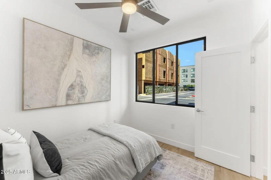 Real Estate Picture 4