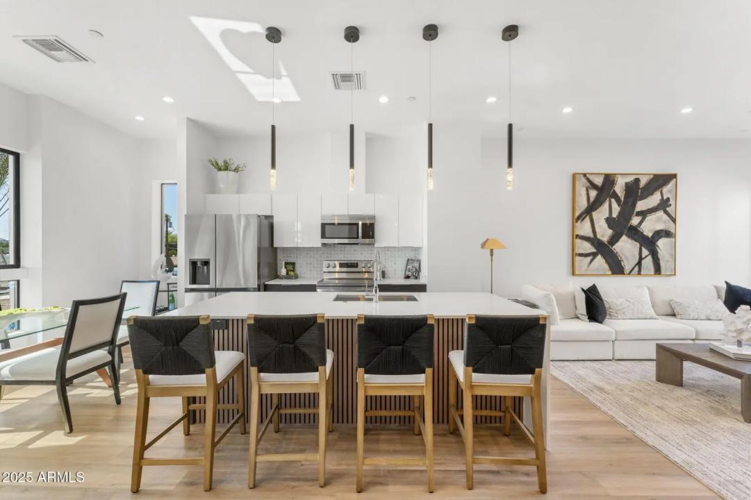 Real Estate Picture 11