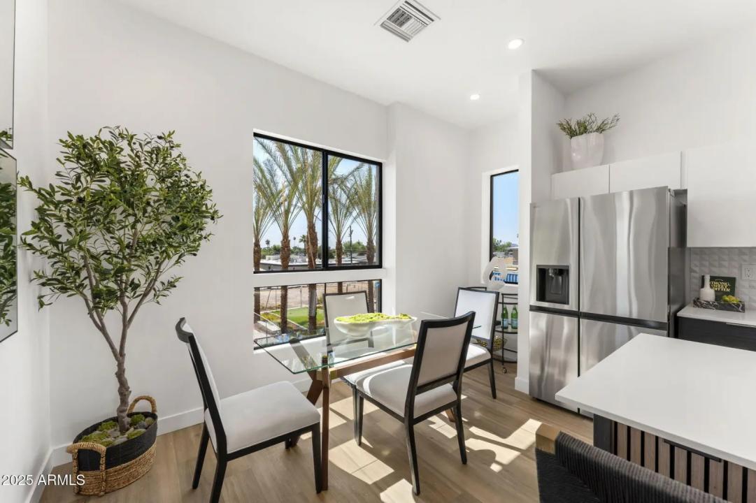 Real Estate Picture 10