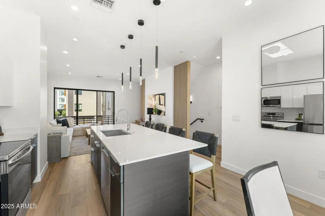 Real Estate Picture 9