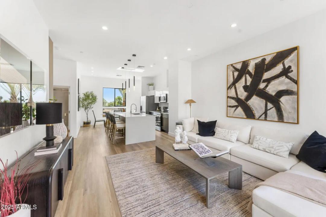 Real Estate Picture 14