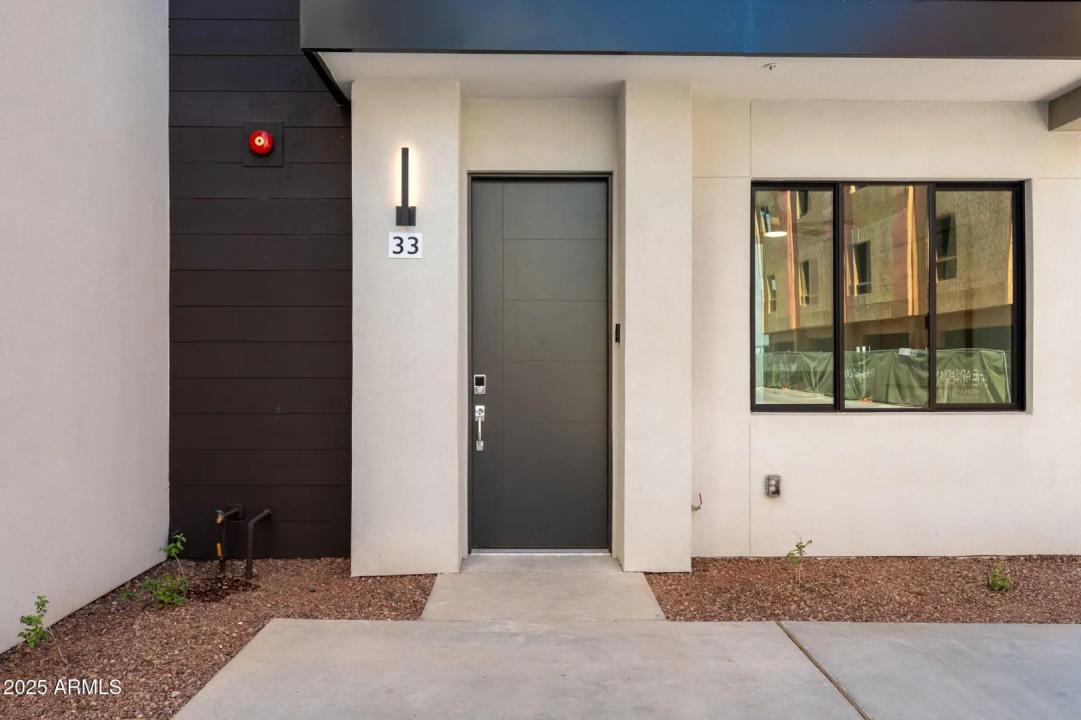 Real Estate Picture 3