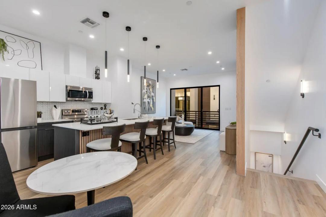 Real Estate Picture 16