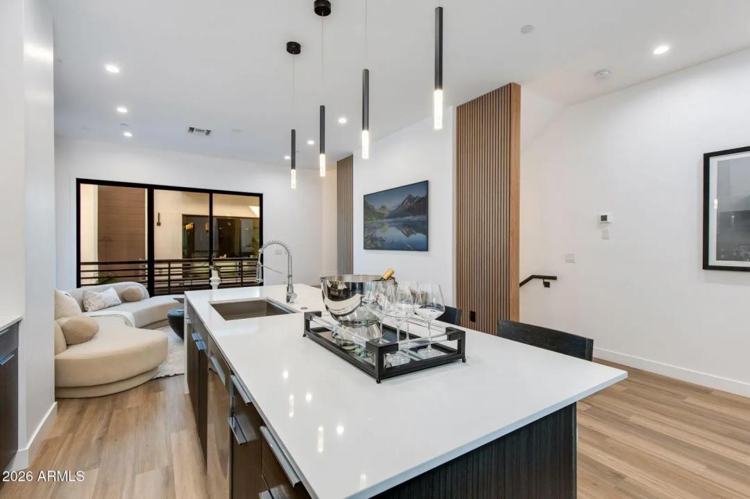 Real Estate Picture 22