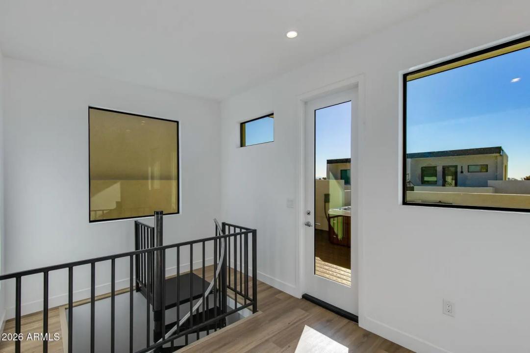 Real Estate Picture 50