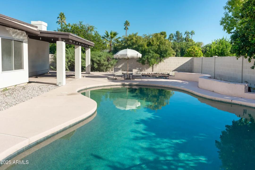 Real Estate Picture 9