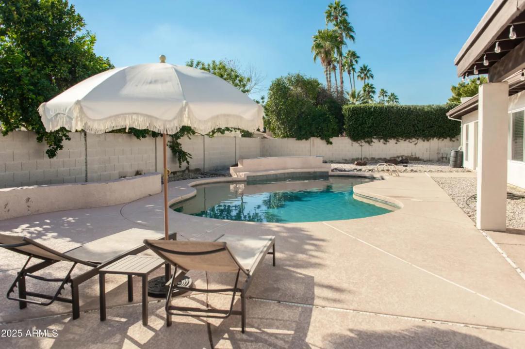 Real Estate Picture 7