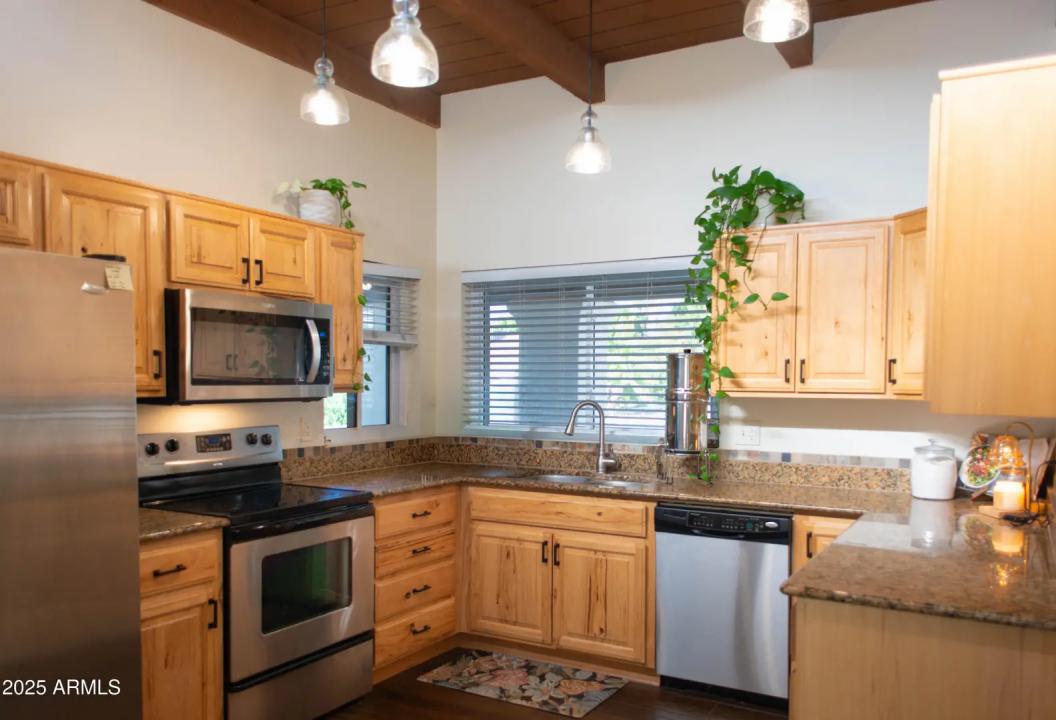 Real Estate Picture 4