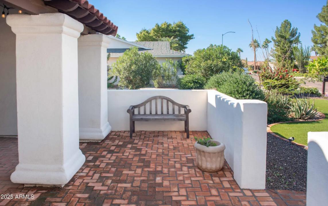 Real Estate Picture 3