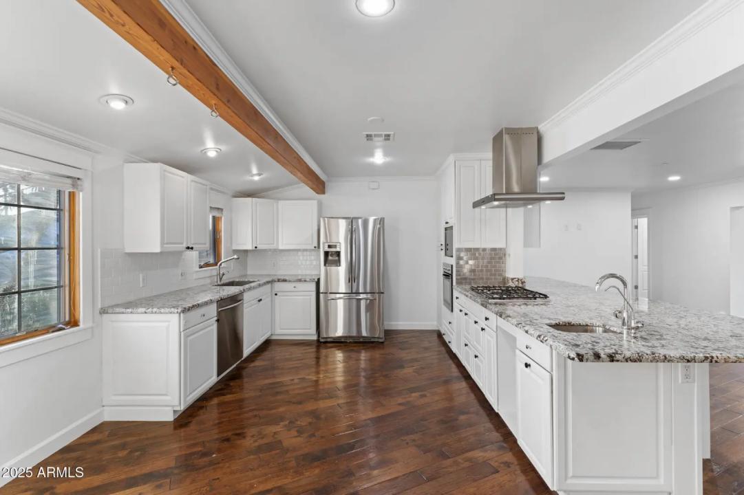 Real Estate Picture 7