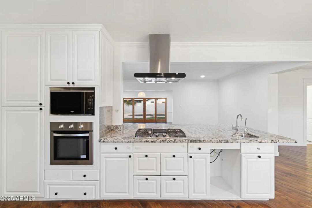 Real Estate Picture 8