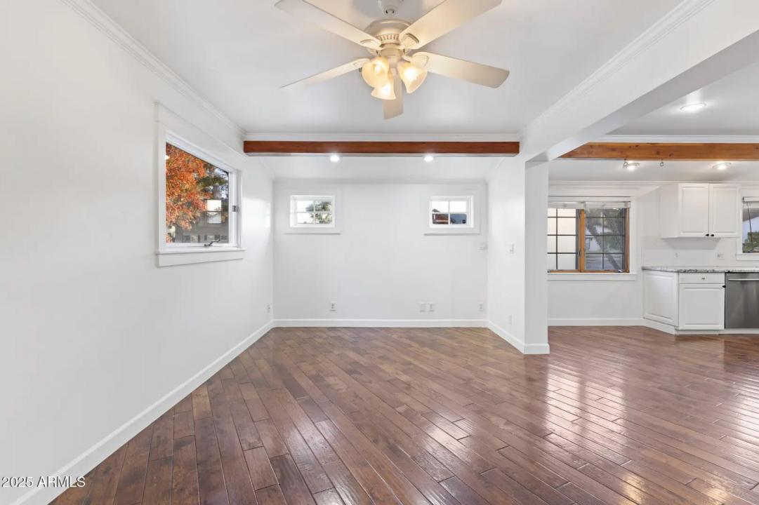 Real Estate Picture 11