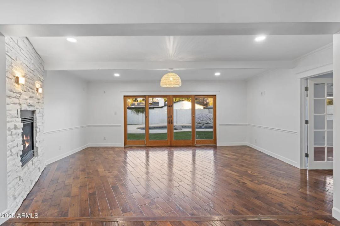 Real Estate Picture 12