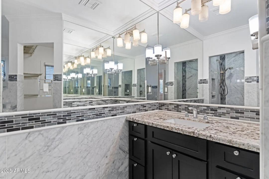 Real Estate Picture 17