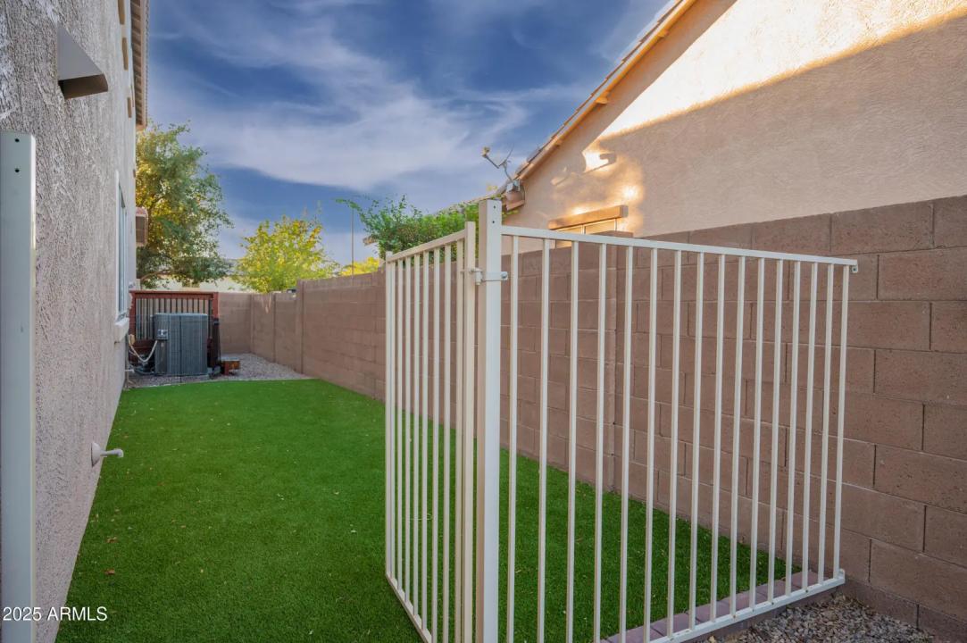 Real Estate Picture 14