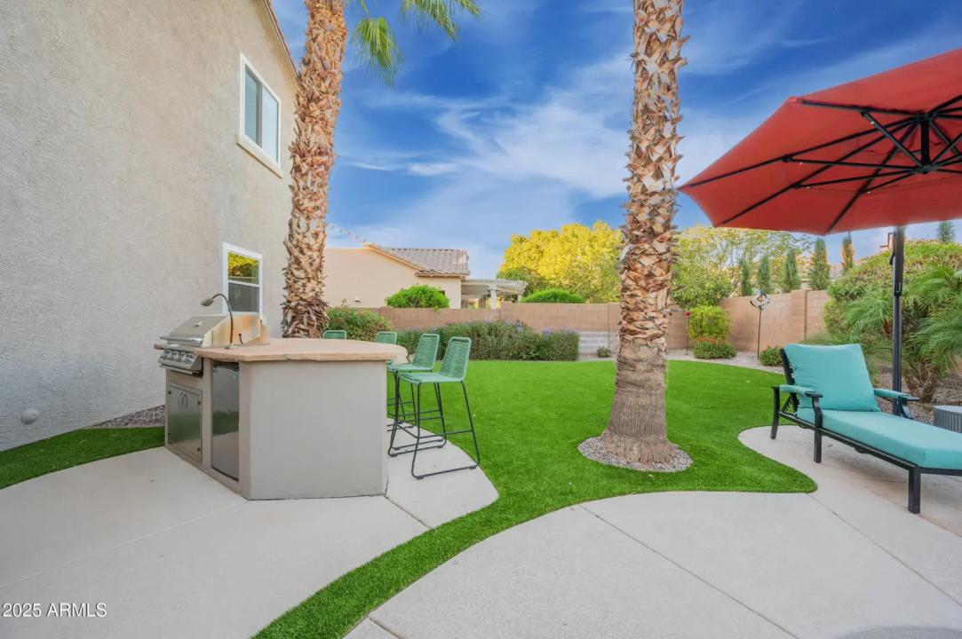 Real Estate Picture 12