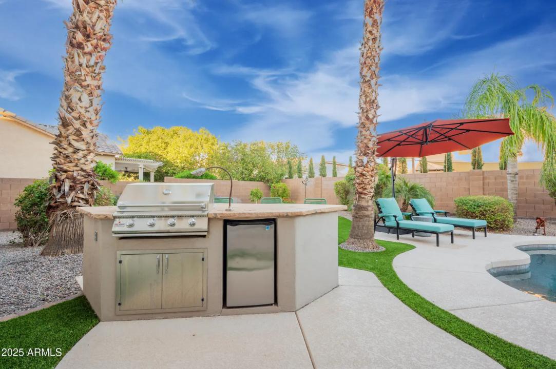 Real Estate Picture 11