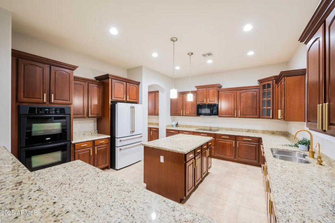 Real Estate Picture 25