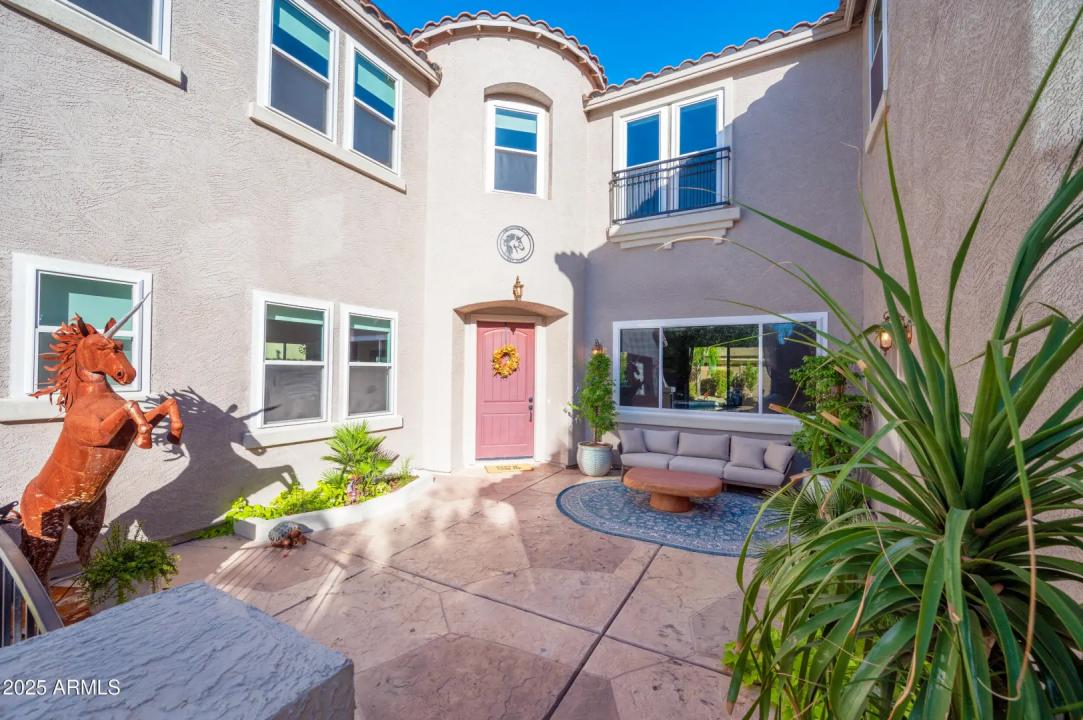 Real Estate Picture 4